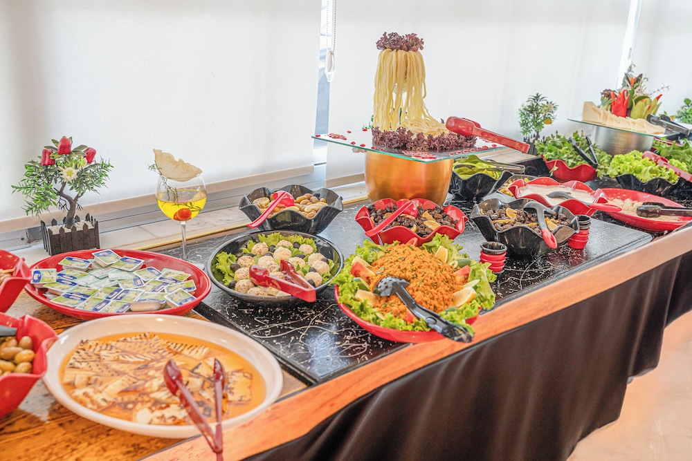 Far Life Hotel (10km Away From Antalya)