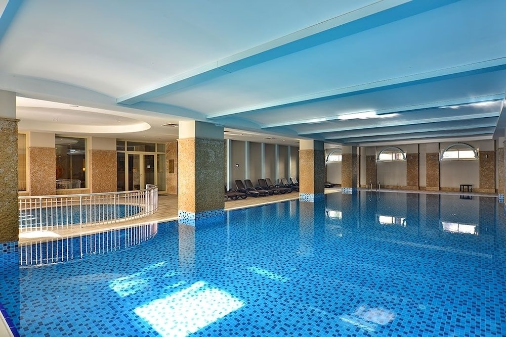 Side Crown Palace Hotel (65km Away From Antalya)