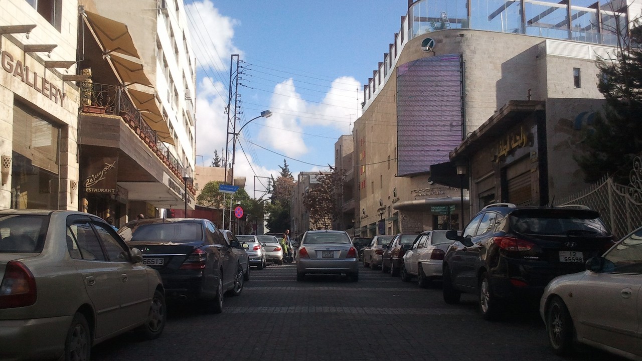شارع الرينبو في جبل عمّان وأجواء السياحة في عمّان الأردن