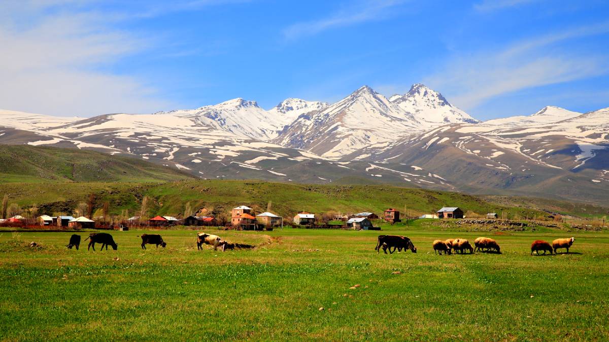 اطلالة على جبل أراغاتس
