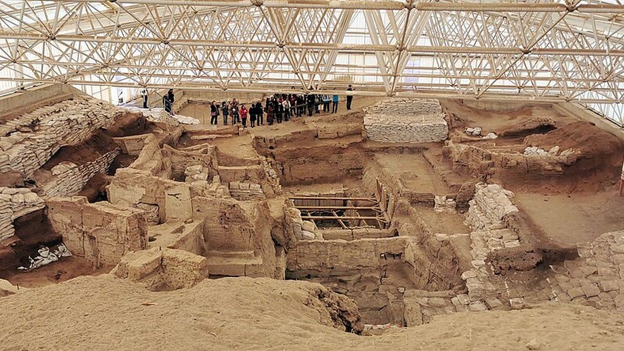 Wide view of the excavated Neolithic settlement at Catalhoyuk