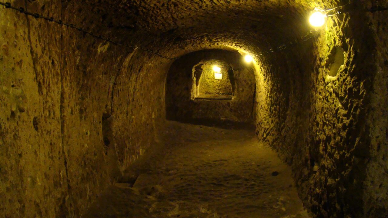 Wide view inside the rock-cut tunnels of Derinkuyu Underground City in Cappadocia, Türkiye