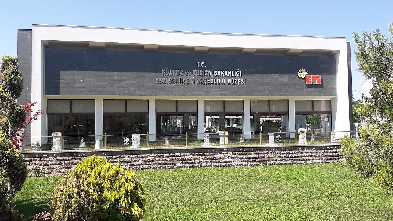 Exterior of Eskişehir ETİ Archaeology Museum with archaeological exhibits in the garden
