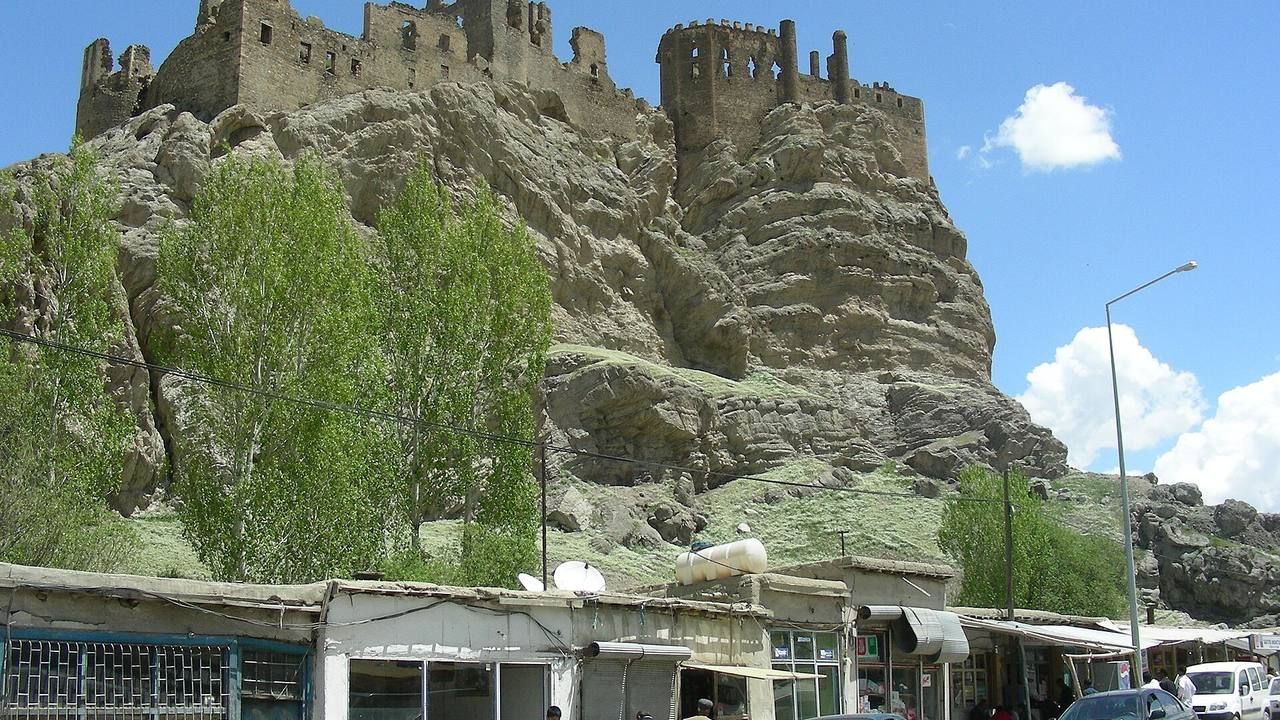 Hoşap Castle rising above Güzelsu village near Van