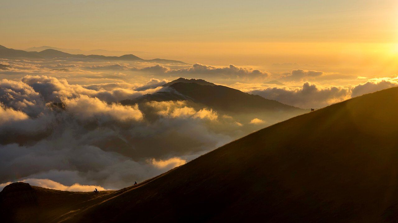 Golden sunset above a sea of clouds at Huser Plateau in Rize