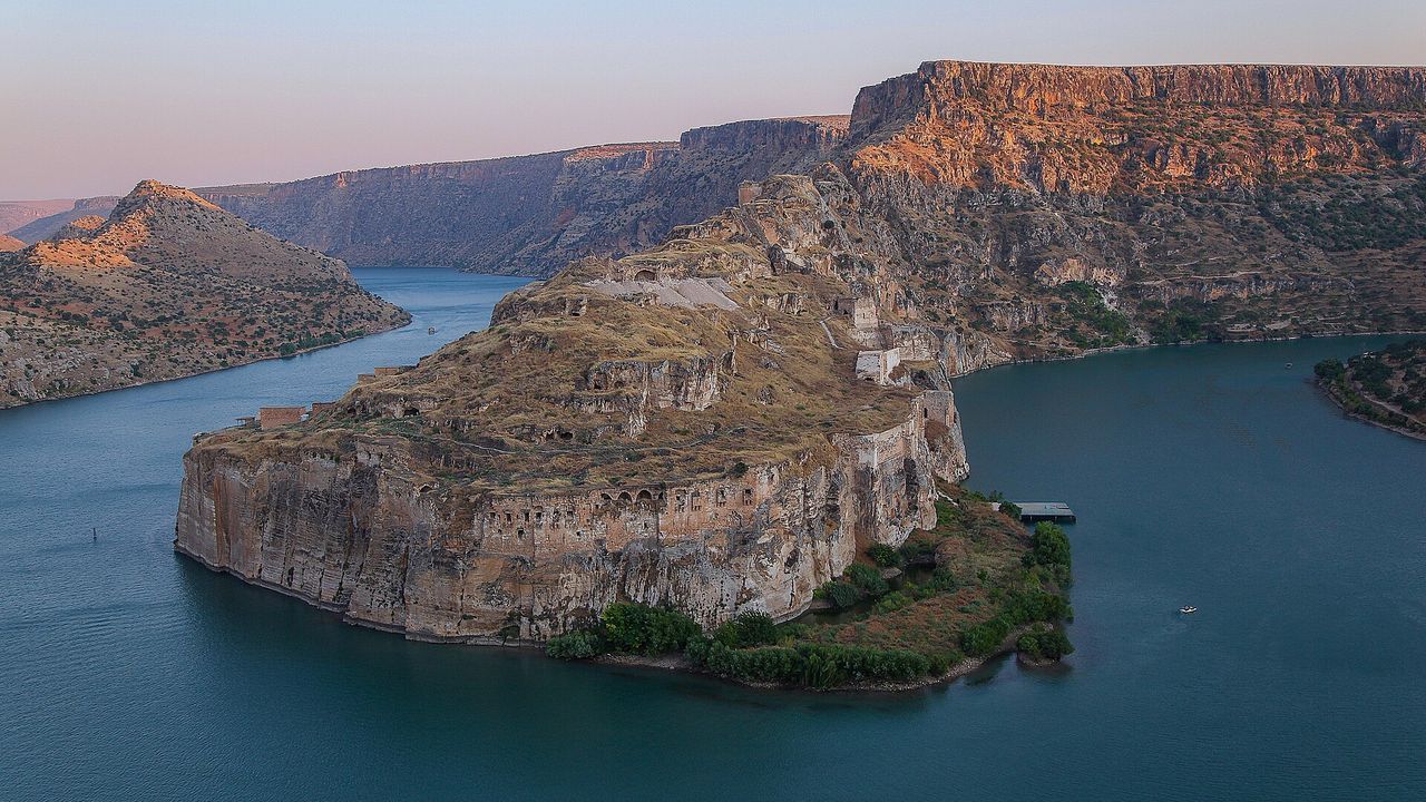 Panoramic view of Rumkale fortress surrounded by turquoise water