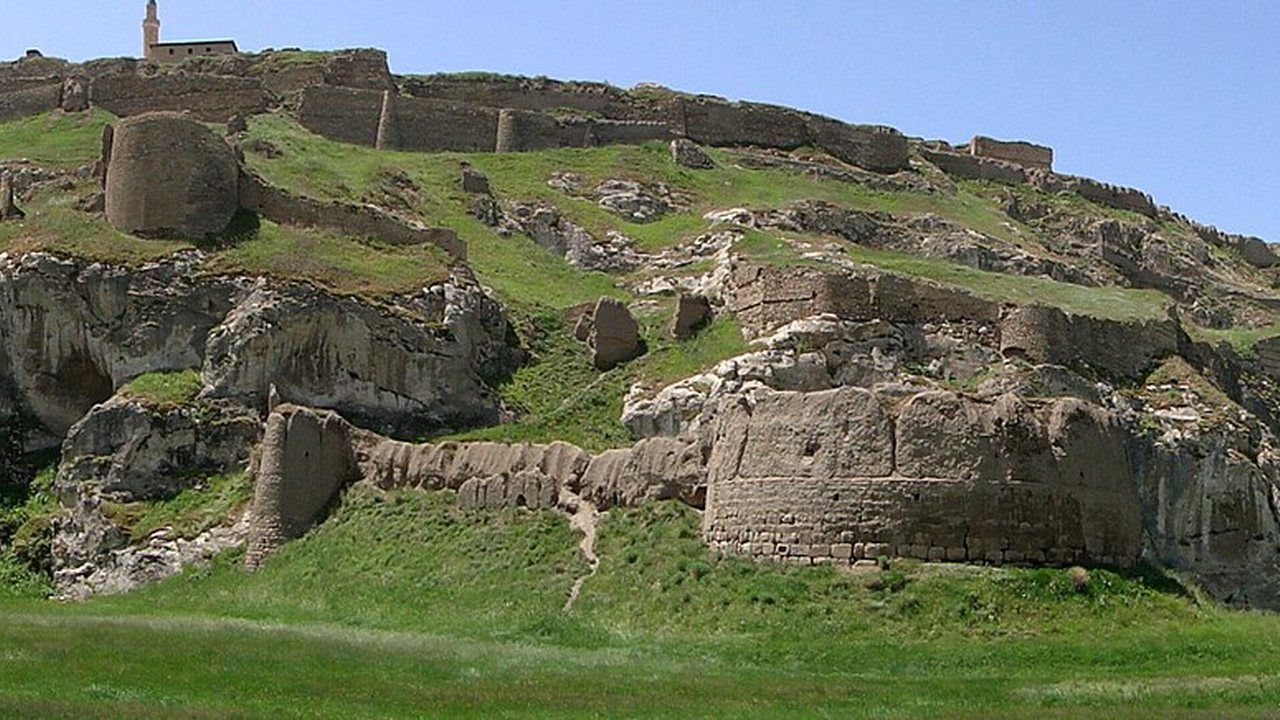Panoramic view of Van Castle and the historic Old Van landscape