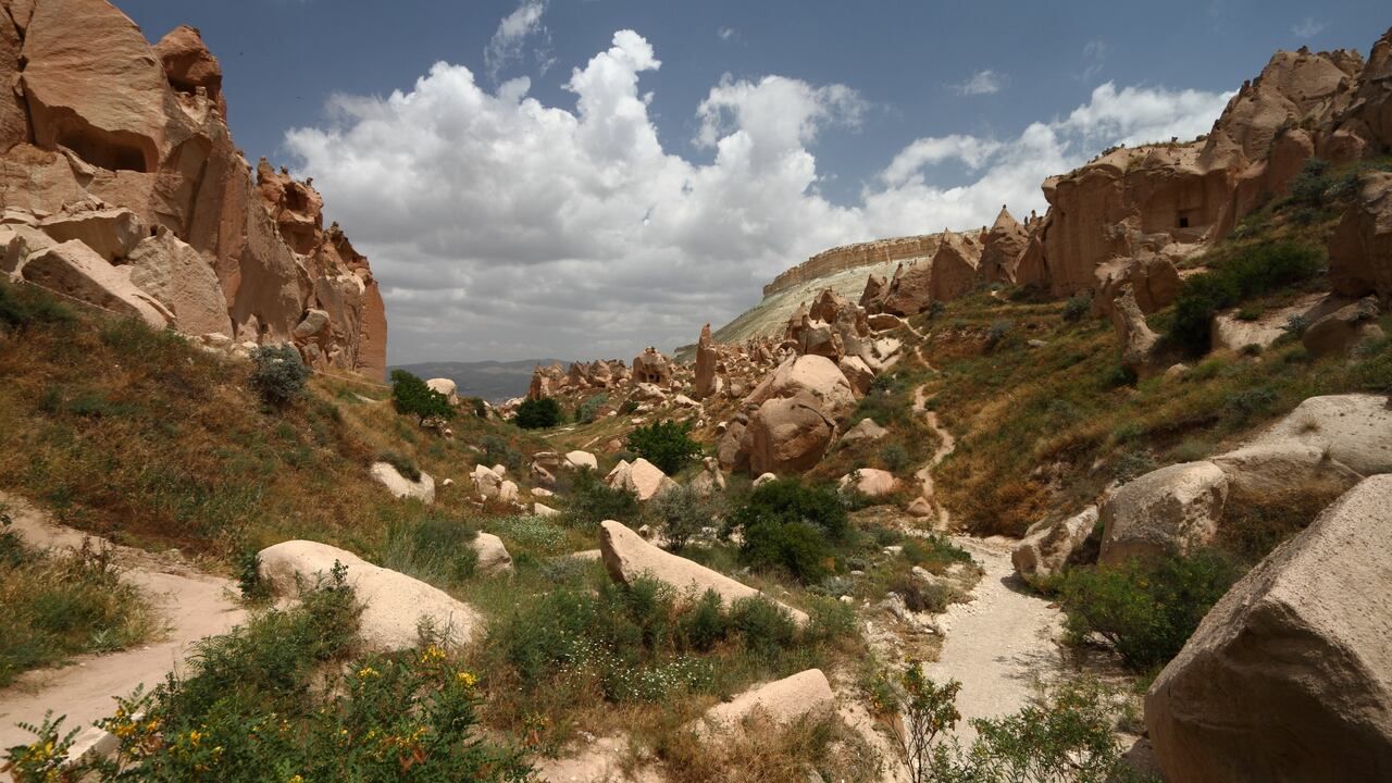Wide view of rock-cut dwellings and valleys at Zelve Open-Air Museum in Cappadocia, Türkiye